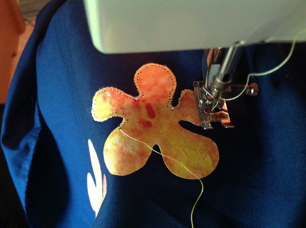 Provsy t\u00e4t sick-sack p\u00e5 en provbit. St\u00e4ll in sicksacken s\u00e5 att den blir fin. Sy t\u00e4t sick-sack runt ditt motiv.