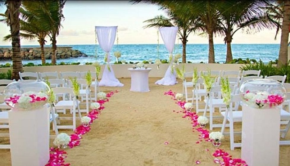 Puerto Rico Puerto Rico has the best climatic conditions throughout the year. If you are planning to hold an outdoor wedding, then this could be your best.