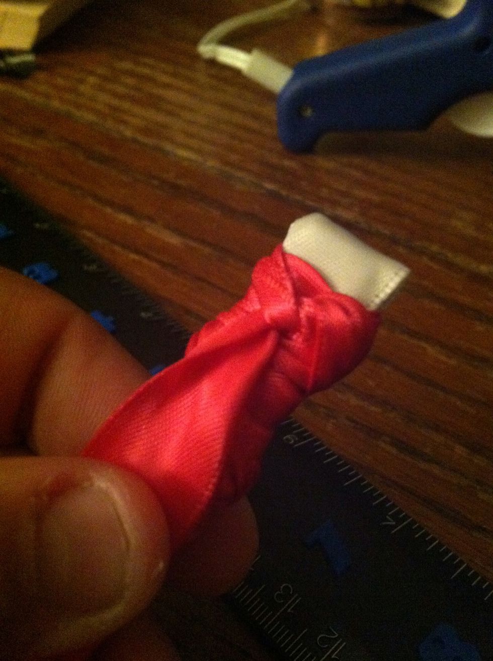 Pull it as tightly as possible. Glue the knot and a piece of the tail end. Snip off the excess. An you're done!