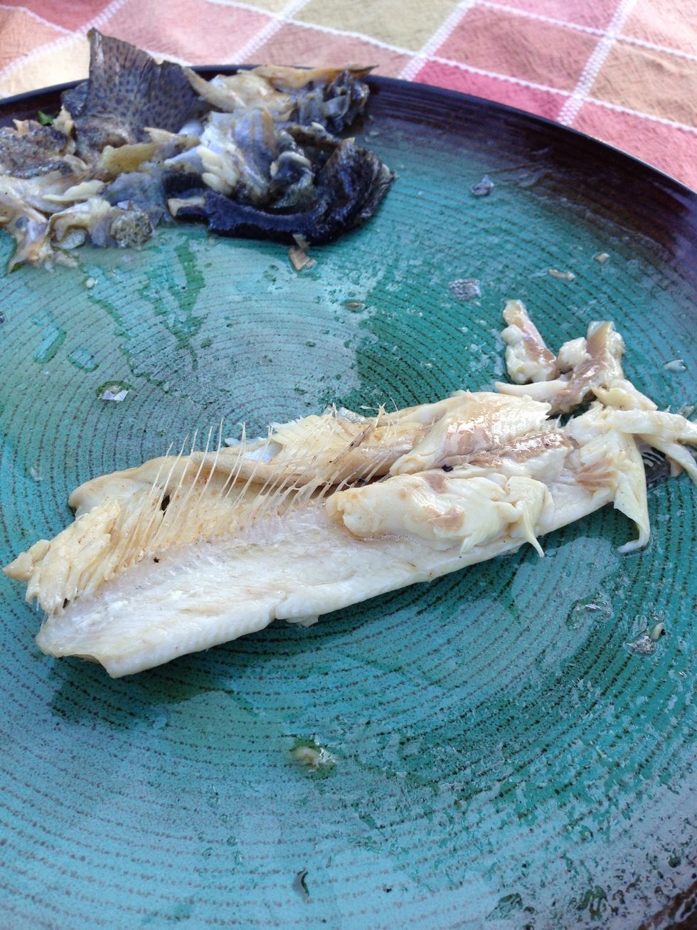 Pull off the meat. Mmmmmm yummy! And super healthy! A 3 oz serving has 19 grams of protein, provides you with vitamin B12, B6, and 25% RDA of your daily recommendation of Niacin.