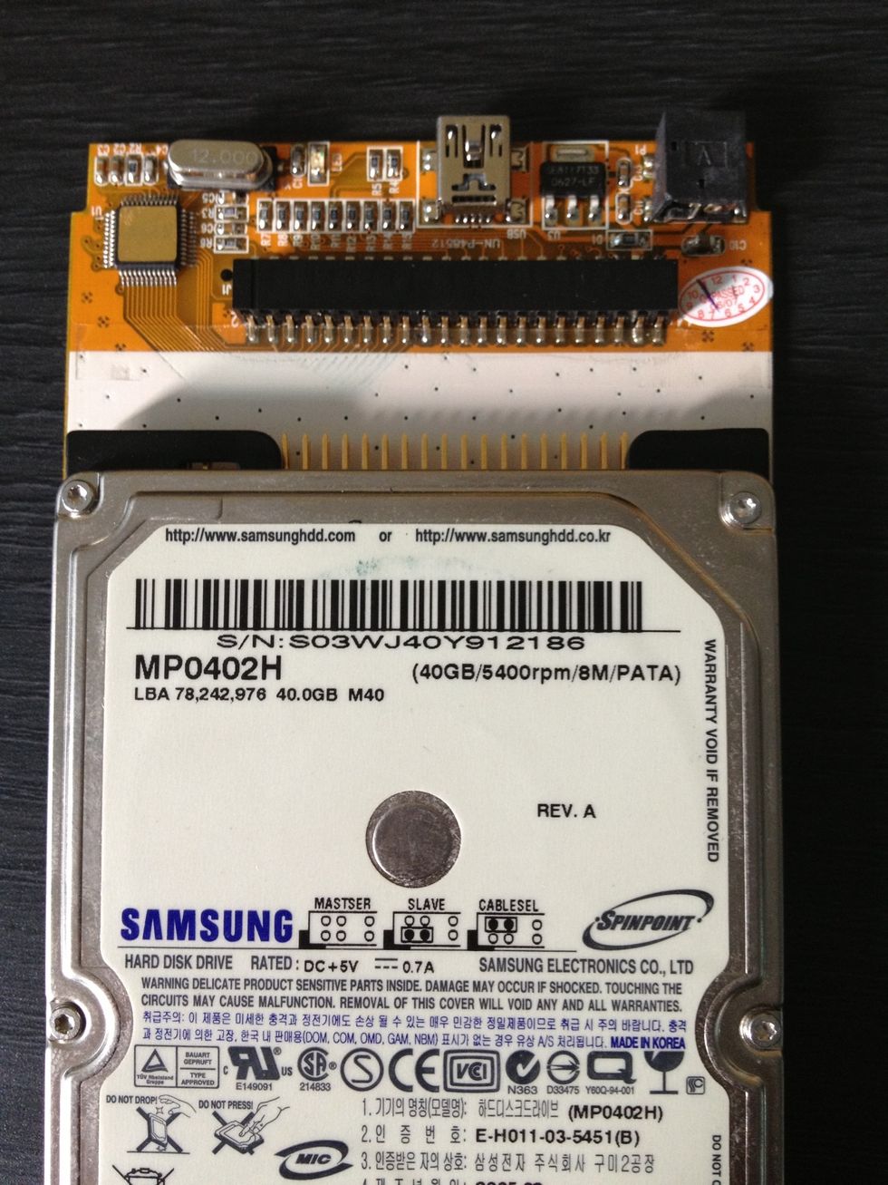 Pull out the harddisk by pull the pins out of the connector on the board
