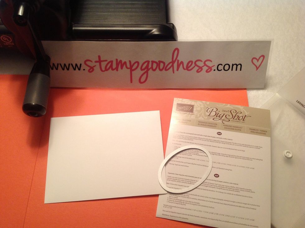 Pull out your envelope and Framelit. Note: You should only choose to make this envelope if you are hand-delivering it...do not send through the mail.