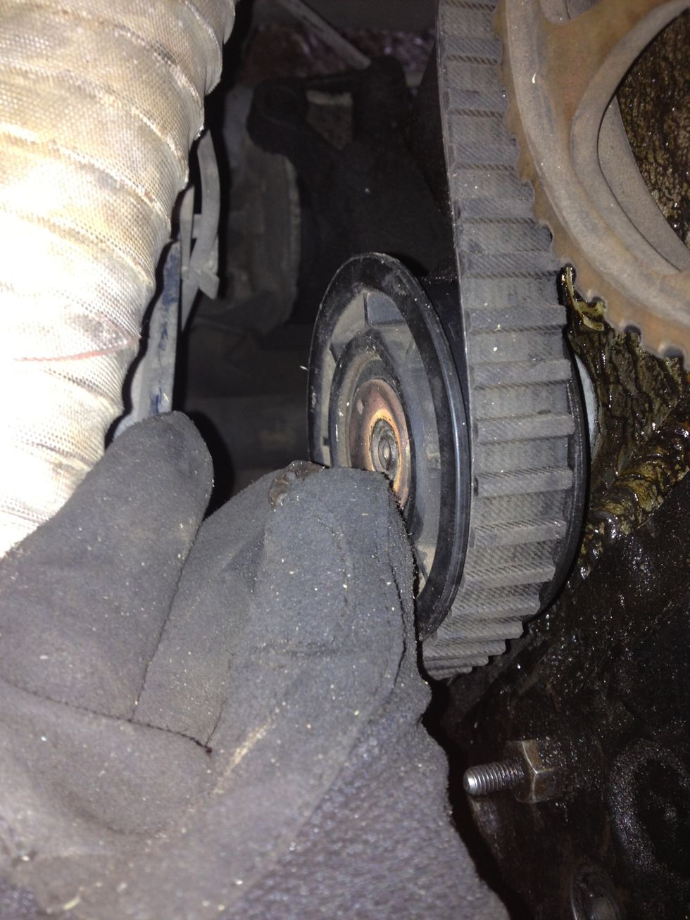 Pull the belt tensioner out...