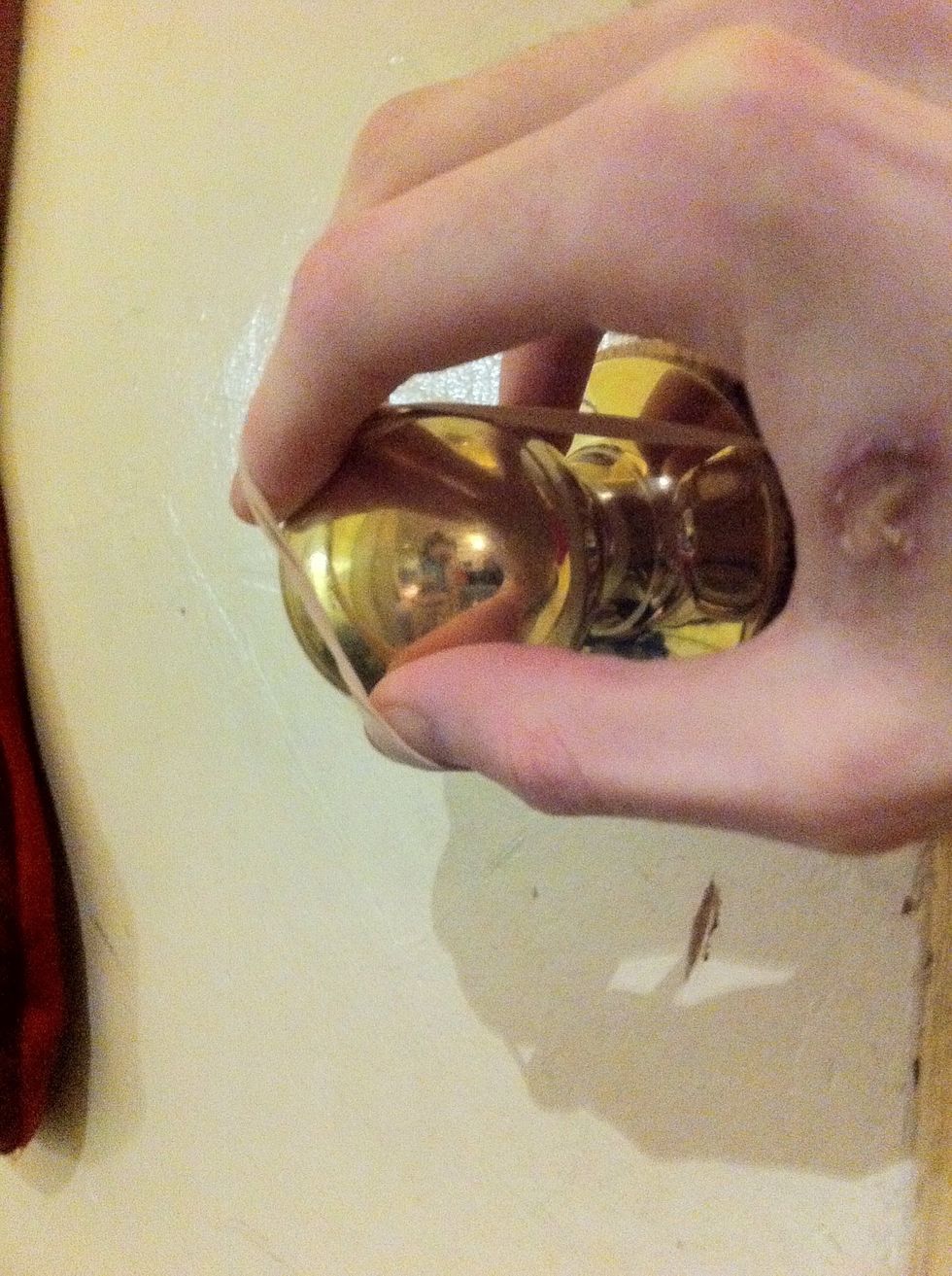 Pull the elastic over to the other side of the door knob and wrap the it around second handle. Voila! It's really that easy!! And it works, too \ud83d\ude09 (See next step for video)