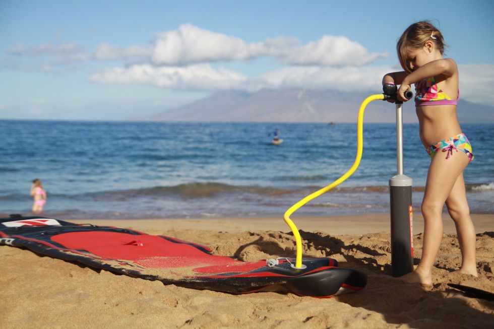 Pull the pump handle all the way up to ensure that when you push down you will get the maximum amount of air into the board.
