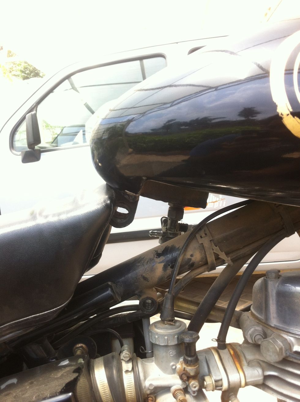 Pull up the rear side of the tank