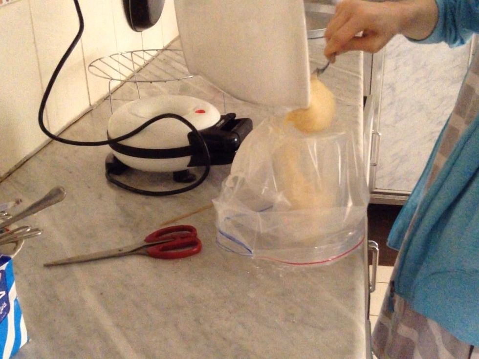 Pure the batter in the plastic