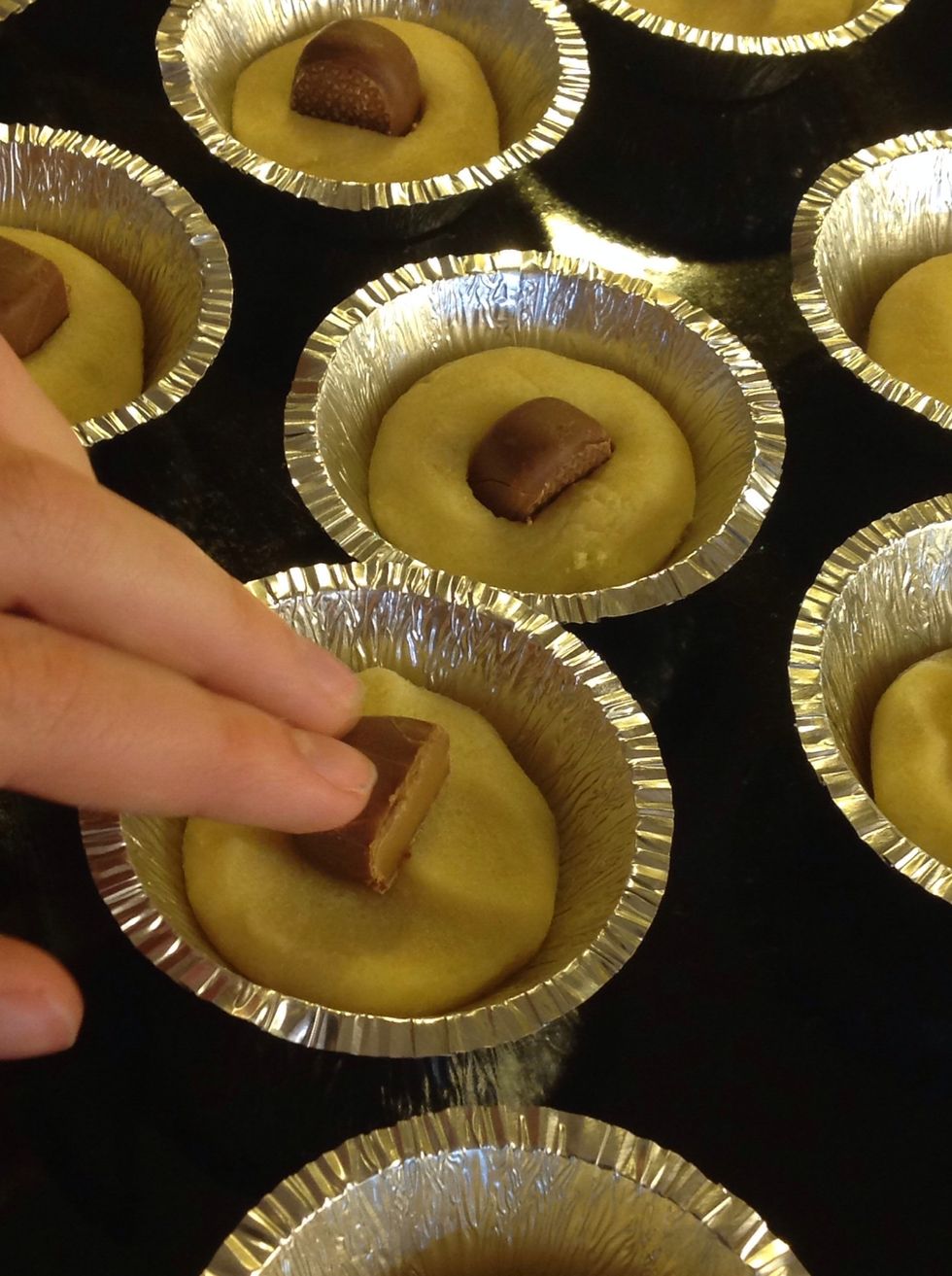 push down the Dumle in the pastry but not too hard
