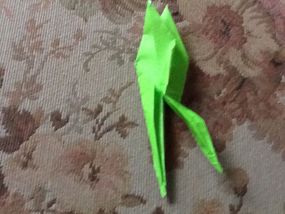 Push in, in the middle of the leg thing.