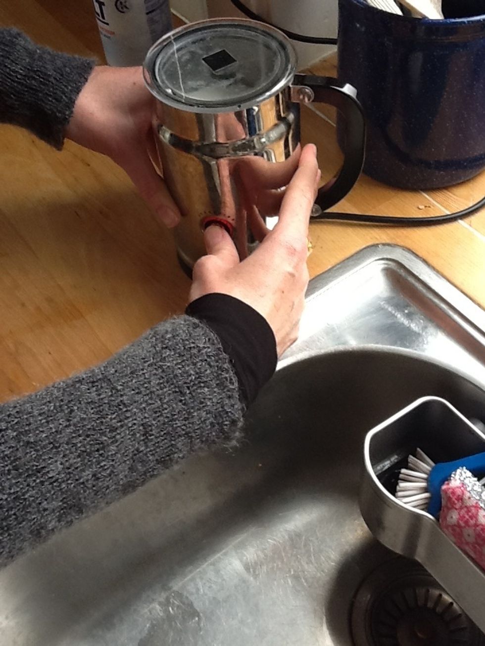 Push on button for 1 sec.