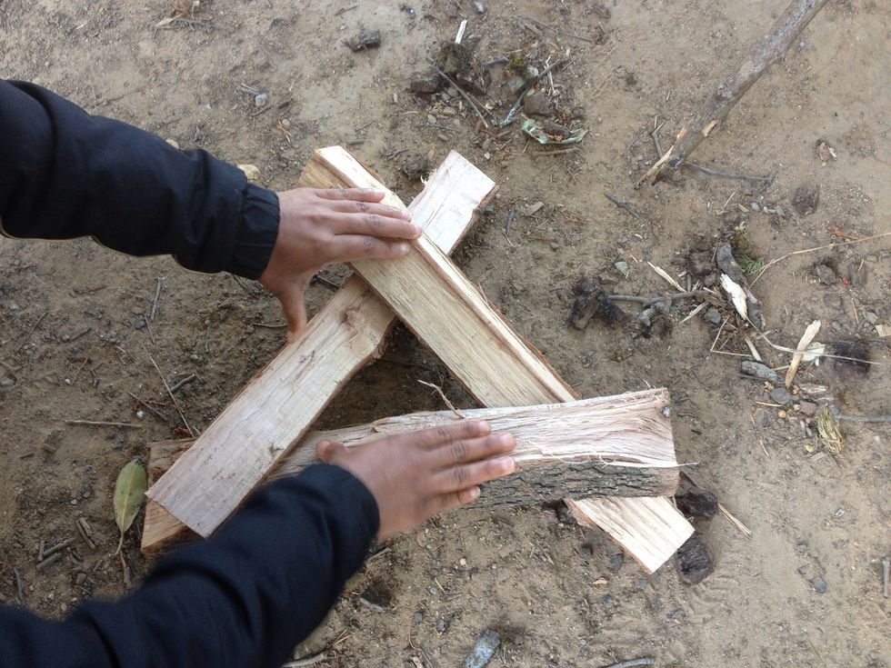 Push on top of this triangular arrangement to check if they are locked or not. Once locked you can sit on it