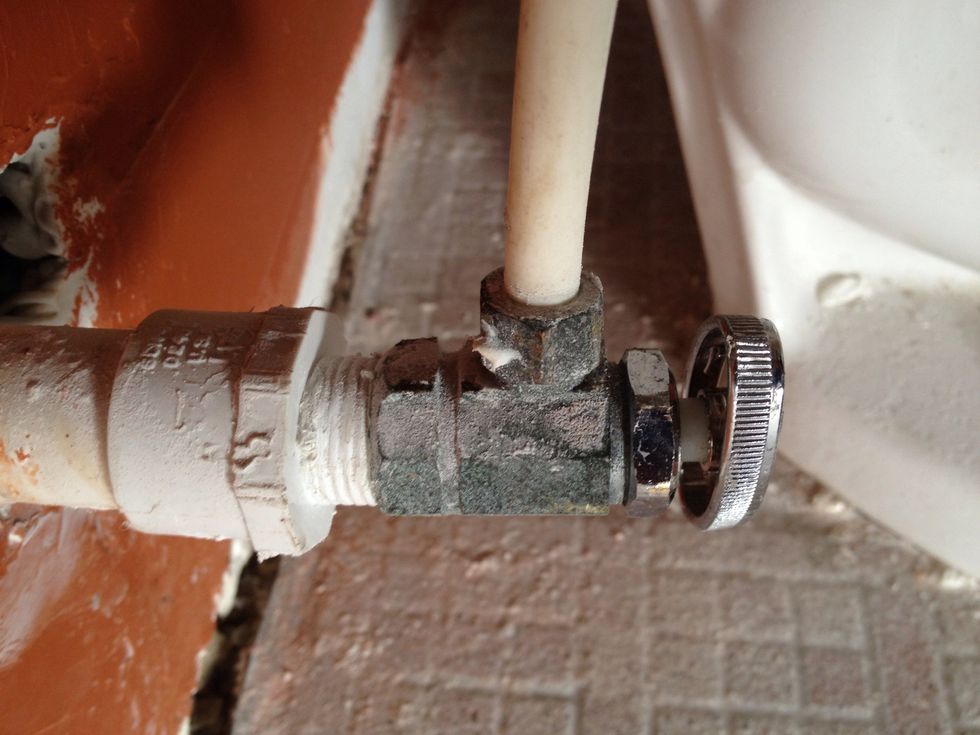 How to fix a leaky toilet valve! - B+C Guides