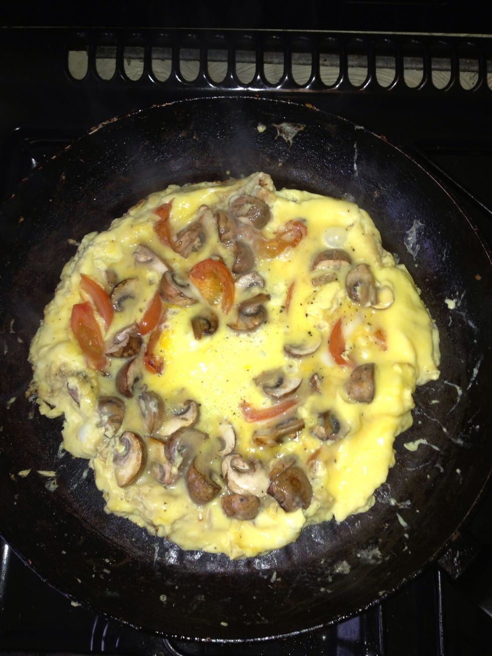 Push the sides of your omelette in so you can fit your dinner plate over it without it hangover the edge of the plate.... Like so....