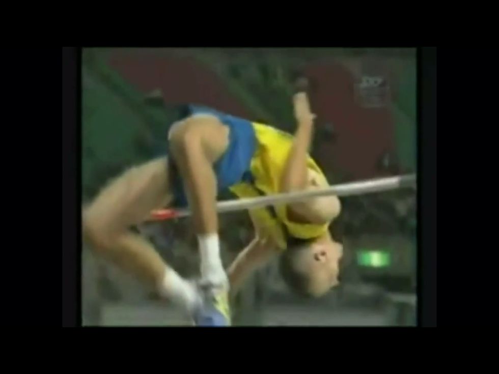 Push your hips forward so you back is arched over the bar.