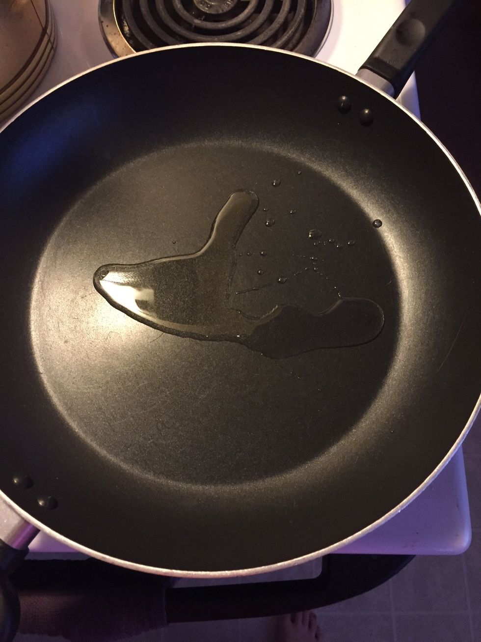 Put 1 Tbs of vegetable oil in frying pan