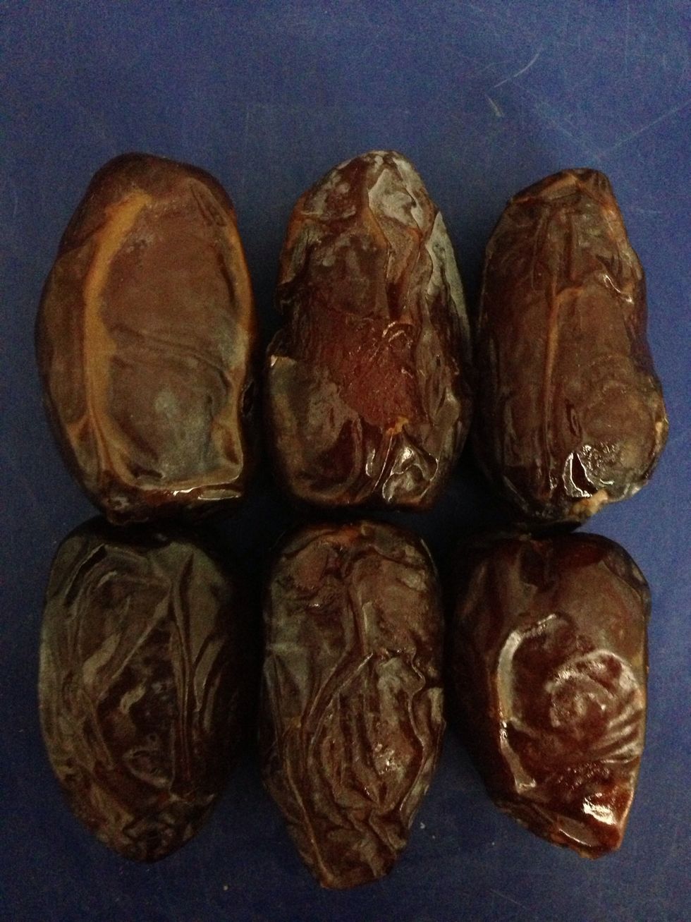 Put 15-16 medjoul dates in boiling water 30 seconds. Take out the skin and the pit