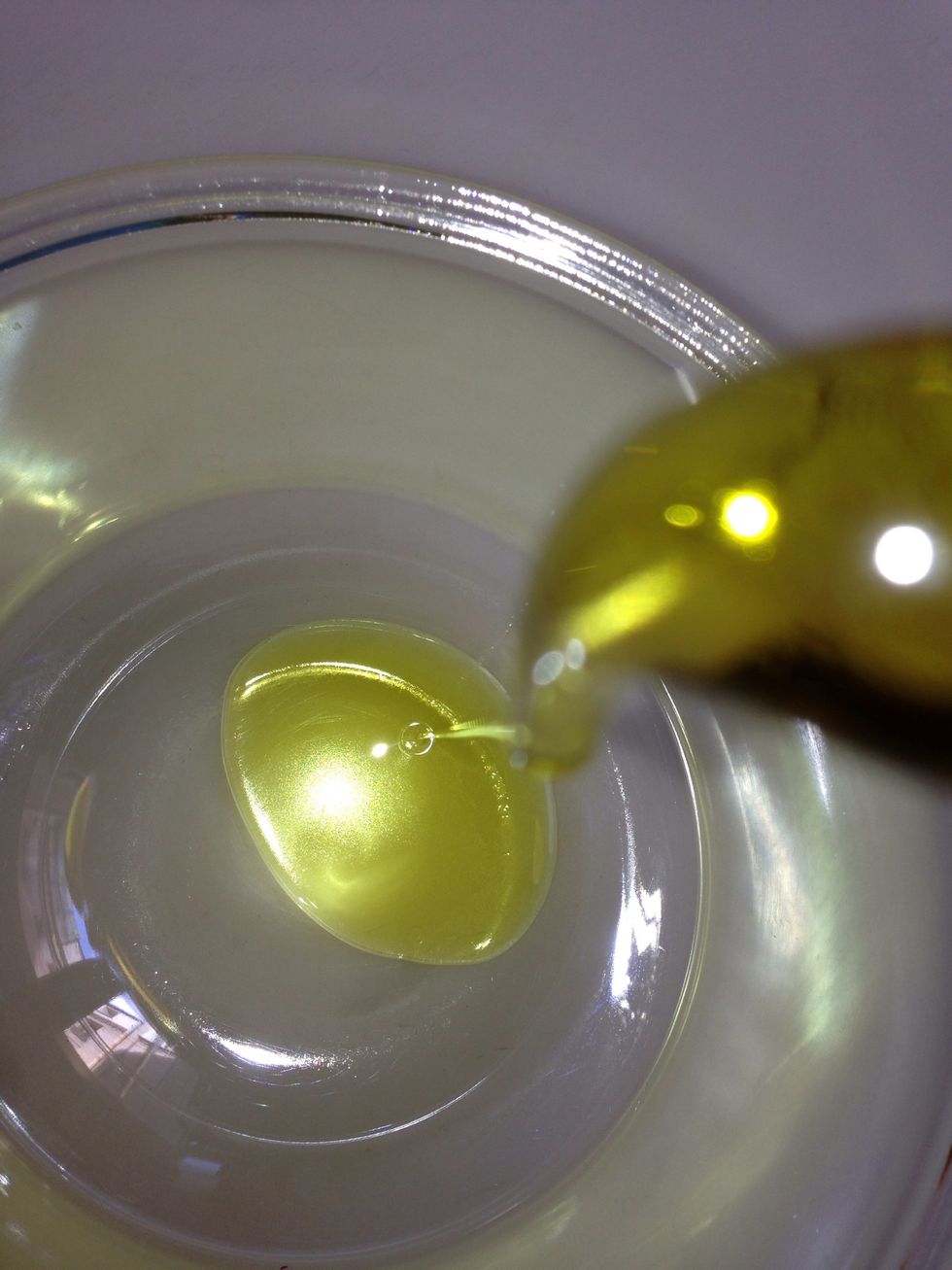 Put  2 TBsp olive Oil in a deep bowl