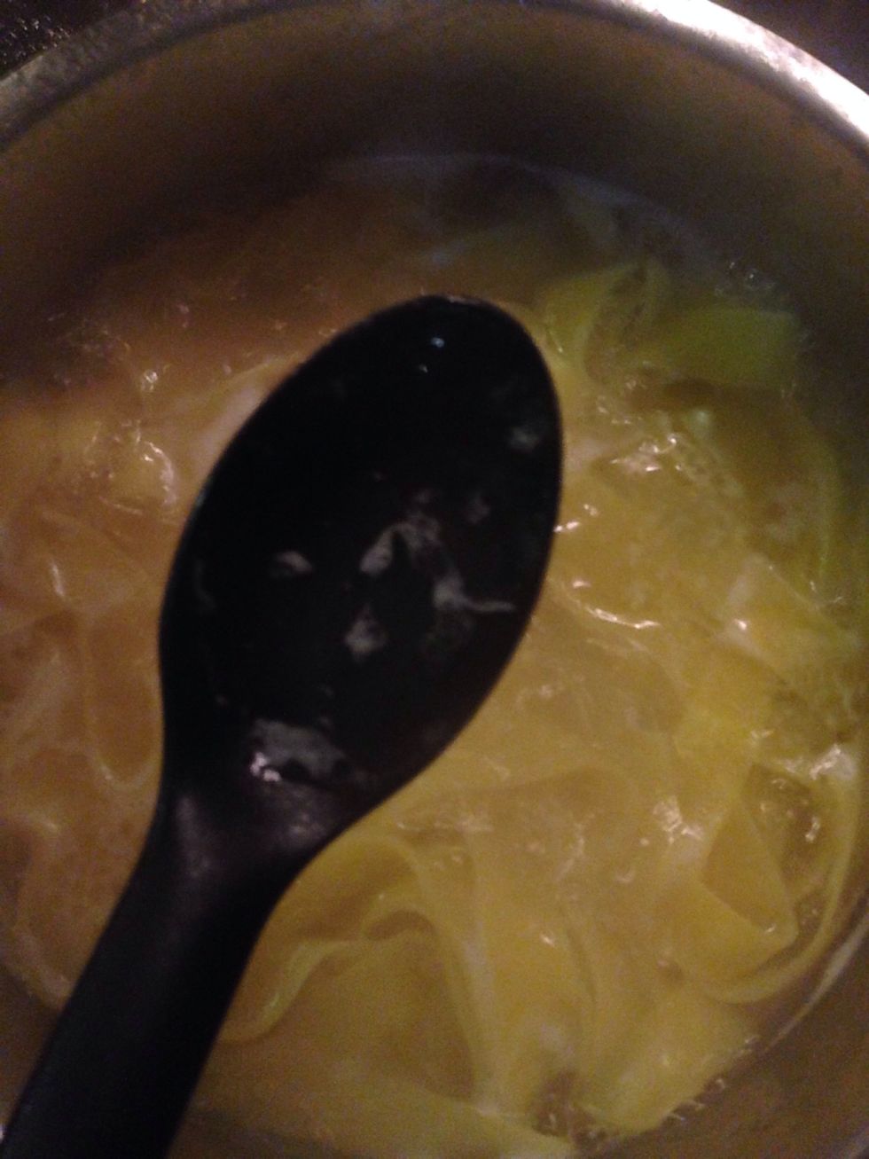 Put 3 tblspoon of the boiling water of papardelle to your onion with honey dressing