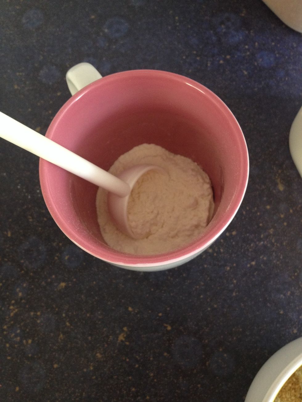 Put 4 tablespoon flour in the cup