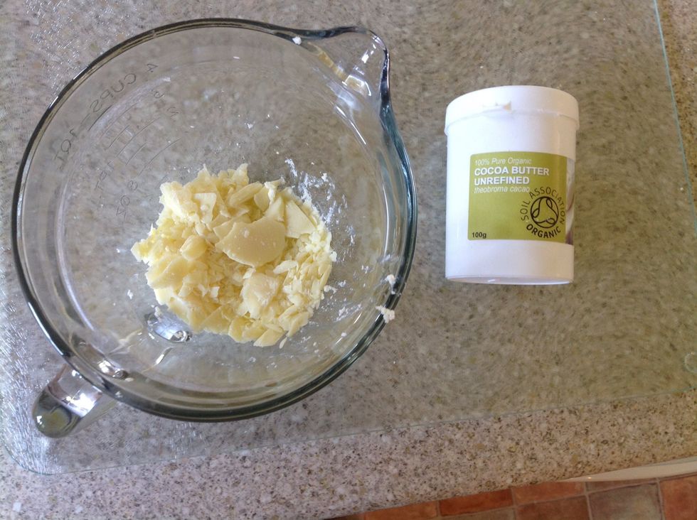 Put 50ml of cocoa butter into a glass bowl.