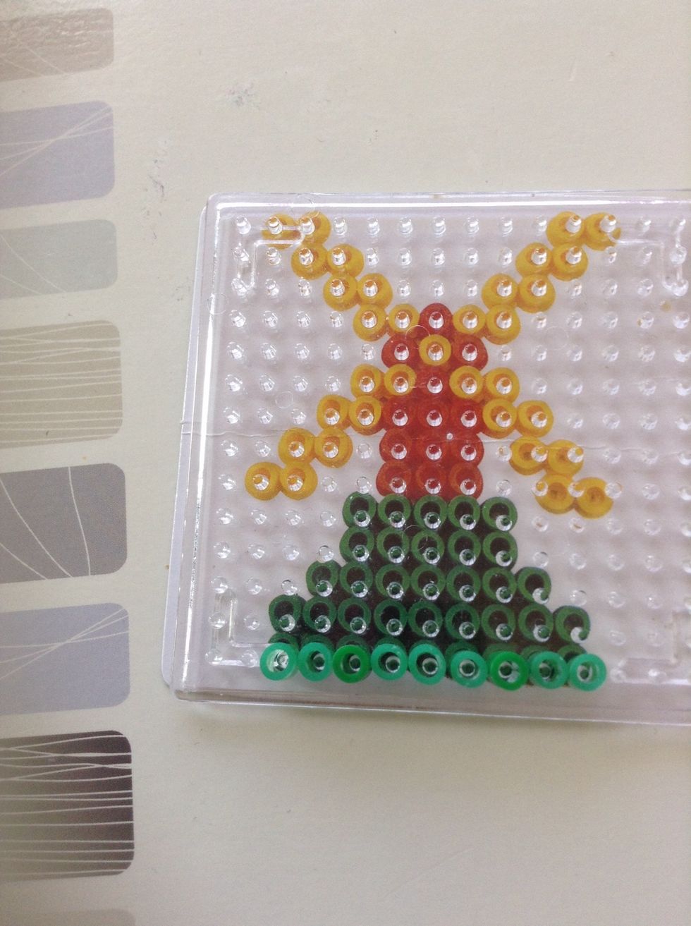 Put 9 green beads for the first row. Leave 2 spare at one side and 3 at the other side. Do another row please.