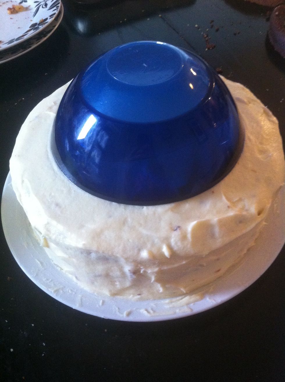 Put a bowl in the center of your cake