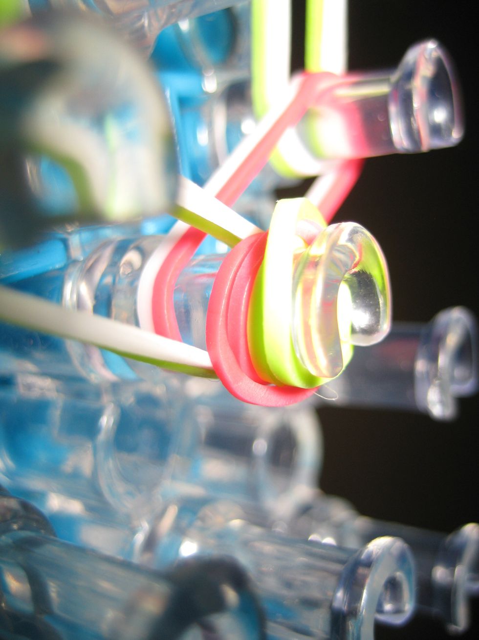 Put a capping band on the top, made out of double bands. Twist it two times.