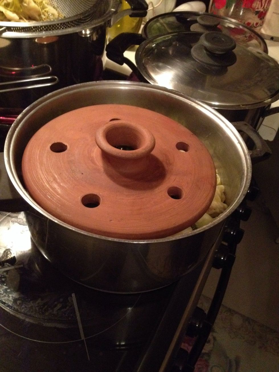 Put a heavy item on top of your pan. Also add a table spoon of rice on top. Add 4 cups of water and let it cook for 25 minutes or more till the rice you put on top is cooked.