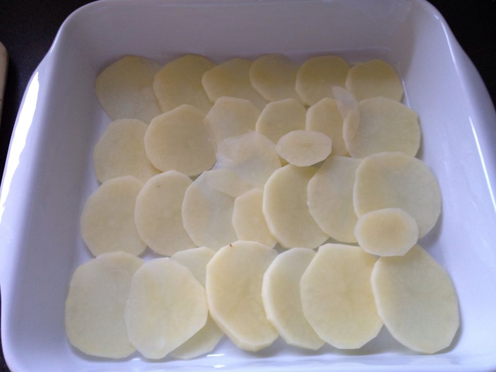 Put a layer of potatoes in a oven proof dish.