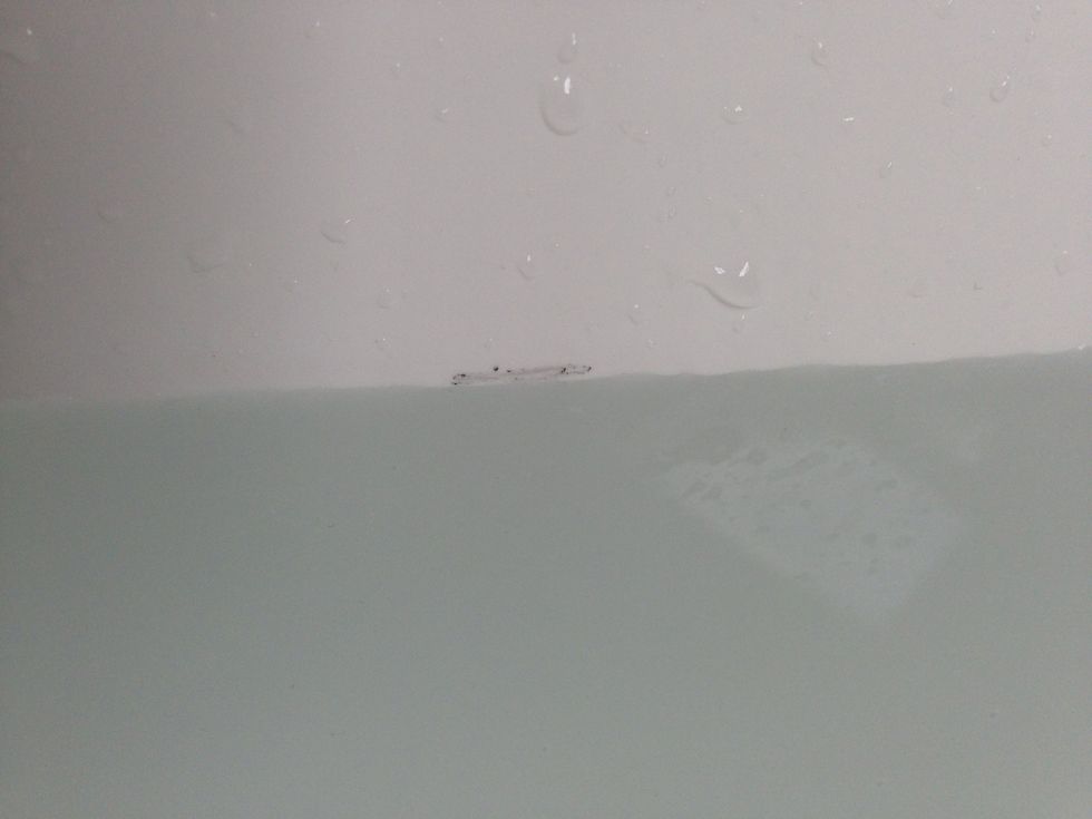 Put a mark on your tub to make sure the water level stays the same for more than an hour. You can use a dry erase marker, pencil or some people like to use tape.