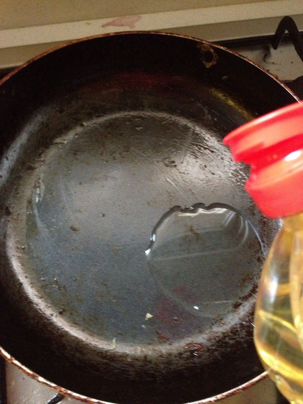 Put a oil on frying pan (not a lot!!)