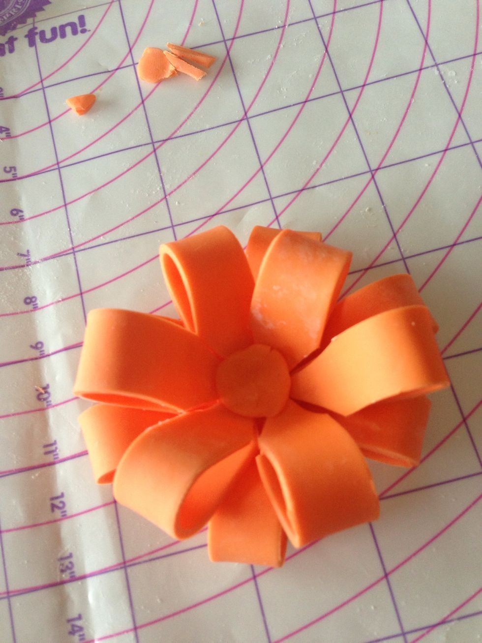 How to make fondant bow - B+C Guides