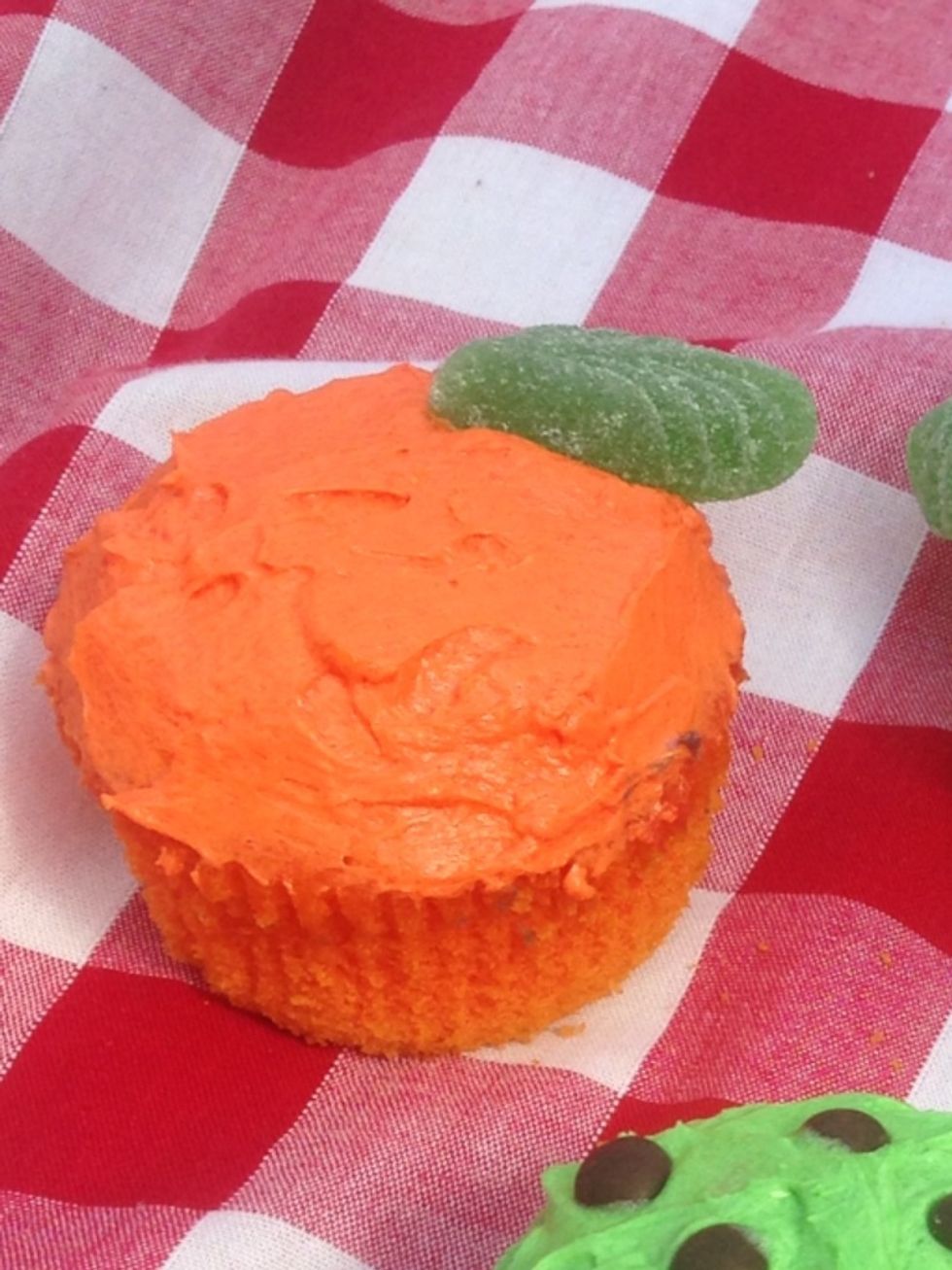 Put a spearmint leaf on the orange as a leaf