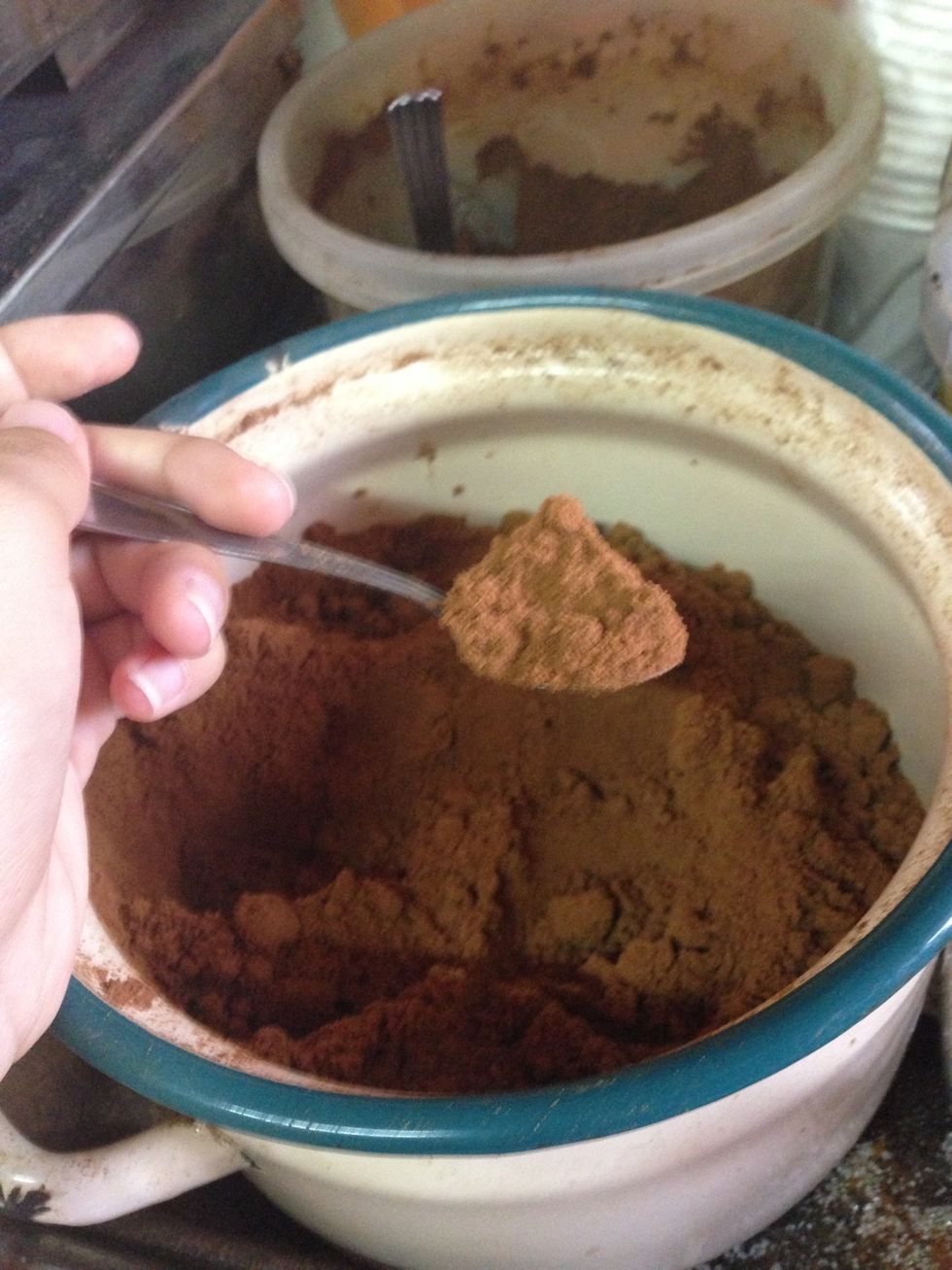 Put a spoon of coffee.