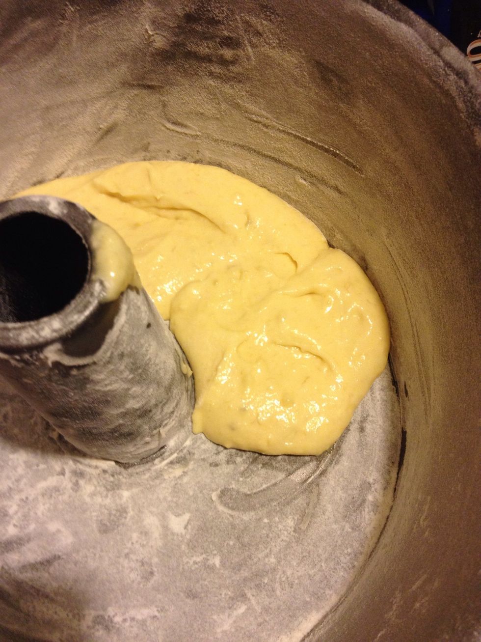 Put a thin layer of cake mix on the bottom.