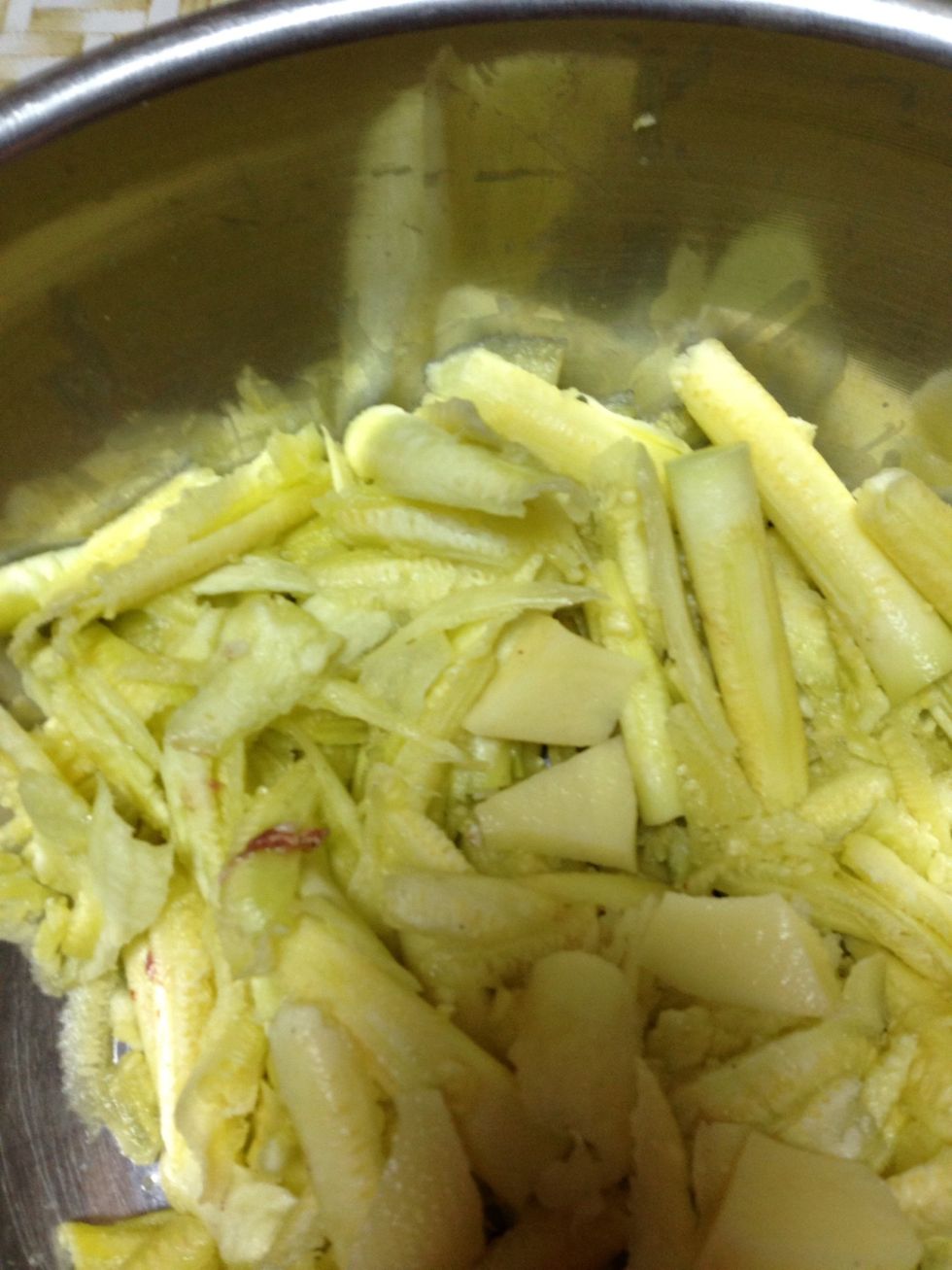 Put a thin layer of zucchini pulp in the bottom before u put the zucchinis