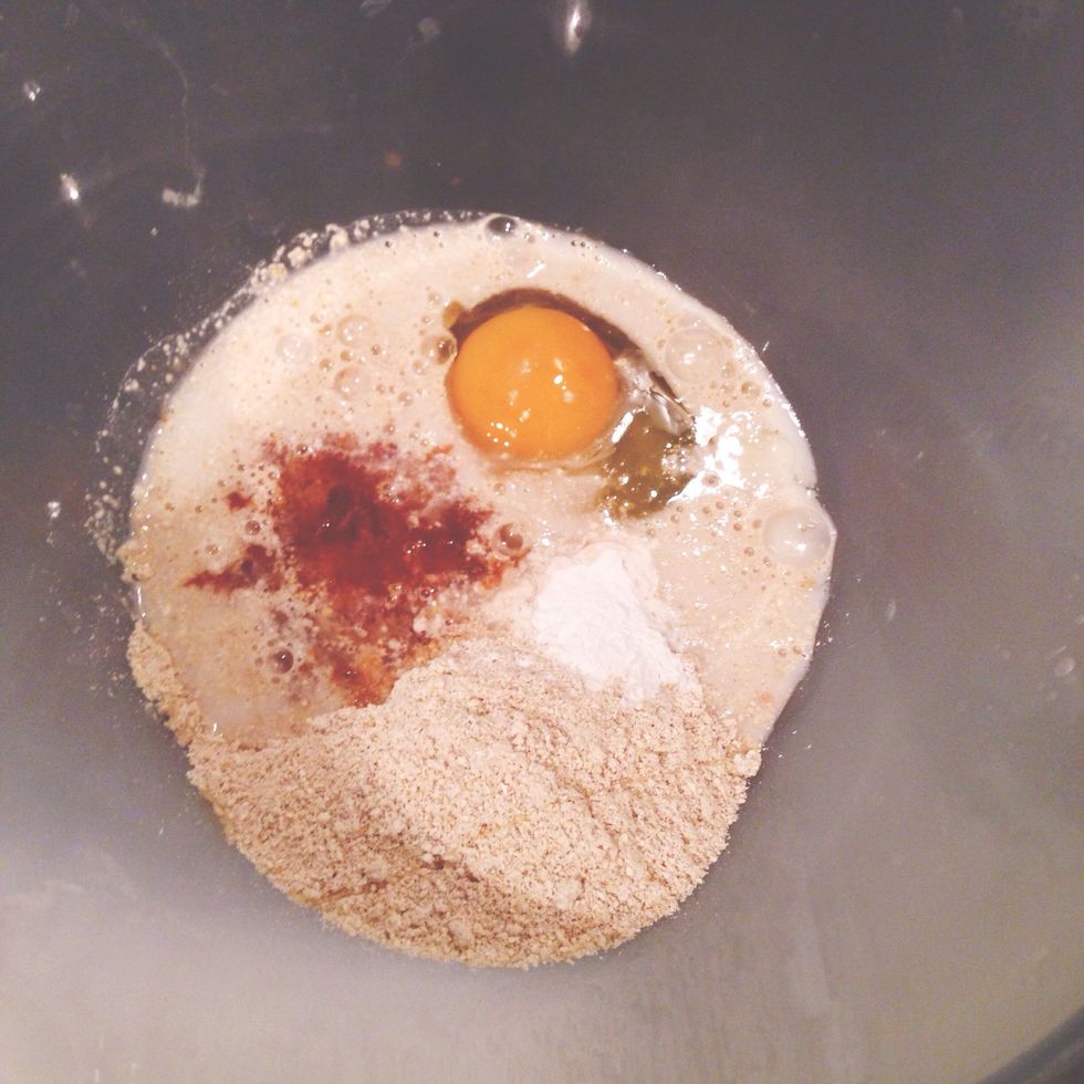 Put all ingredients (except banana, cacao butter and Canderell/Stevia) in a bowl.