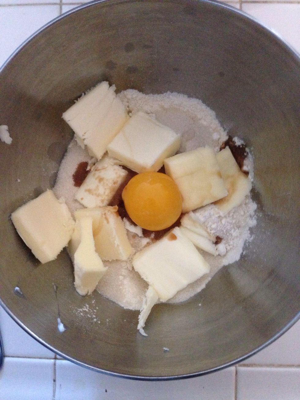 Put all ingredients for the cookies in a bowl