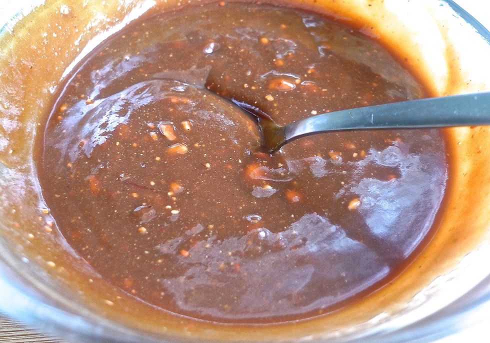 Put all ingredients for the marinade into a bowl. Mix until well combined.