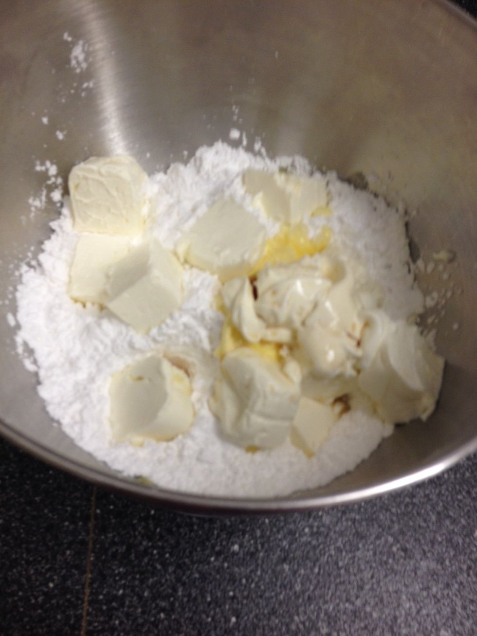 Put all ingredients together that makes the icing. And blend till done