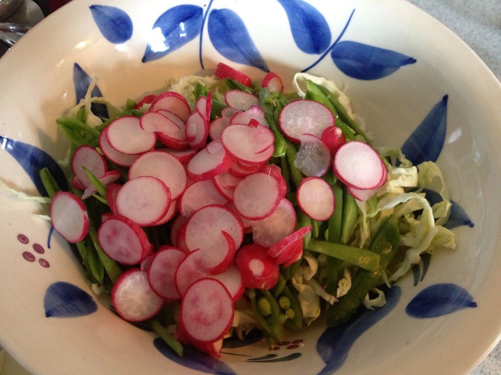Put all of the sliced veg in a large serving bowl