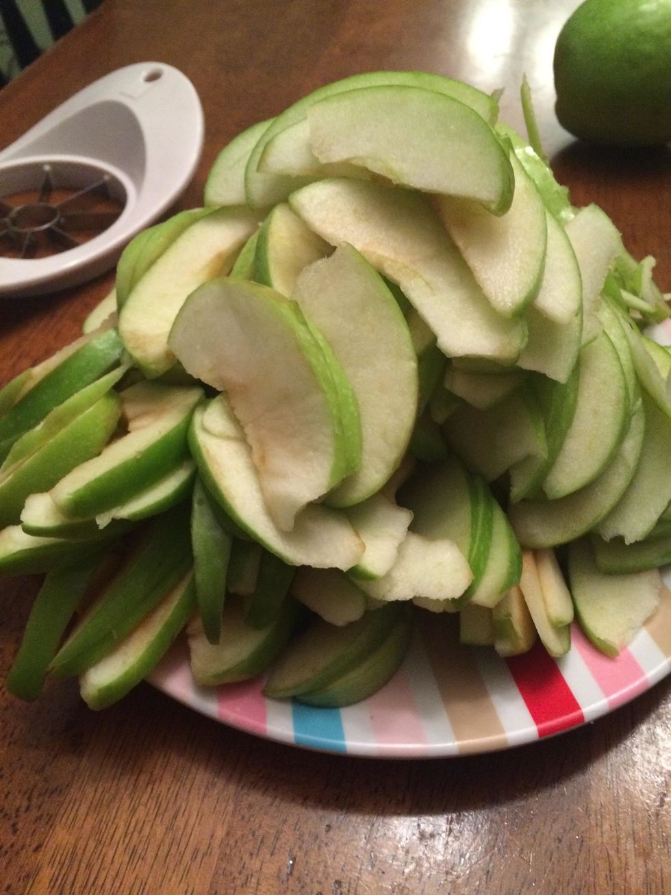 Put all of the thinly cut apples on a plate. It is okay if they are not totally even slices.