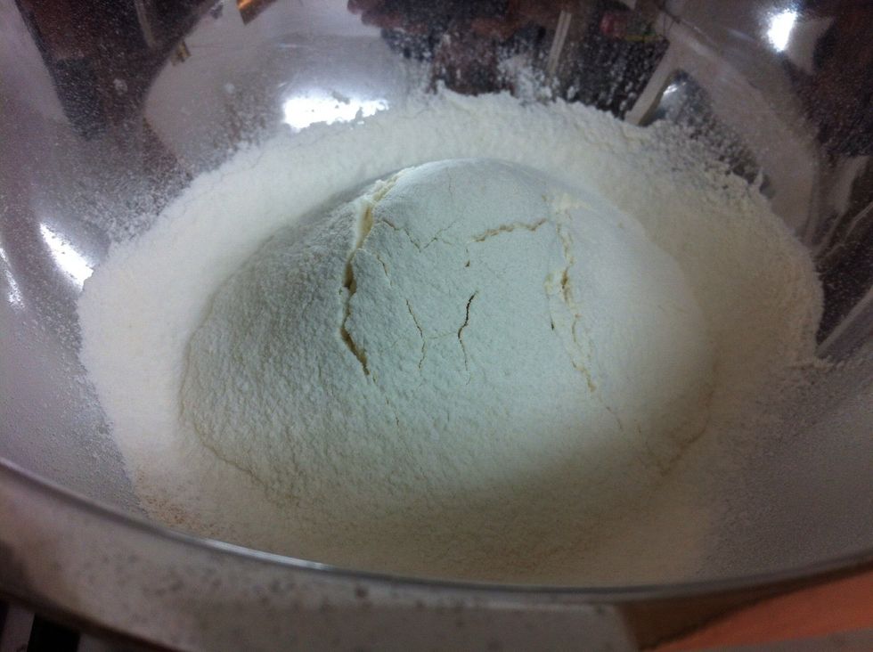Put all the dry ingredients in a large bowl (flour , soda , baking powder and salt) and mix it a little bit