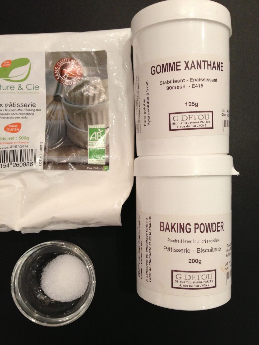 Put all the dry ingredients together. 195g non-gluten mix+1/2 Tsp baking powder+ 1/4 Tsp salt+1.3Tsp xanthan gum