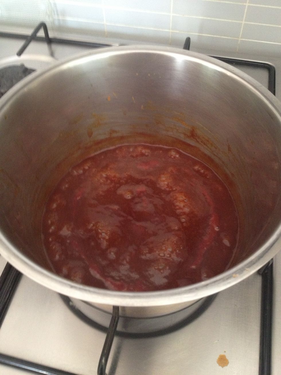 Put all the ingredients into a pot and bring to the boil over medium heat. .