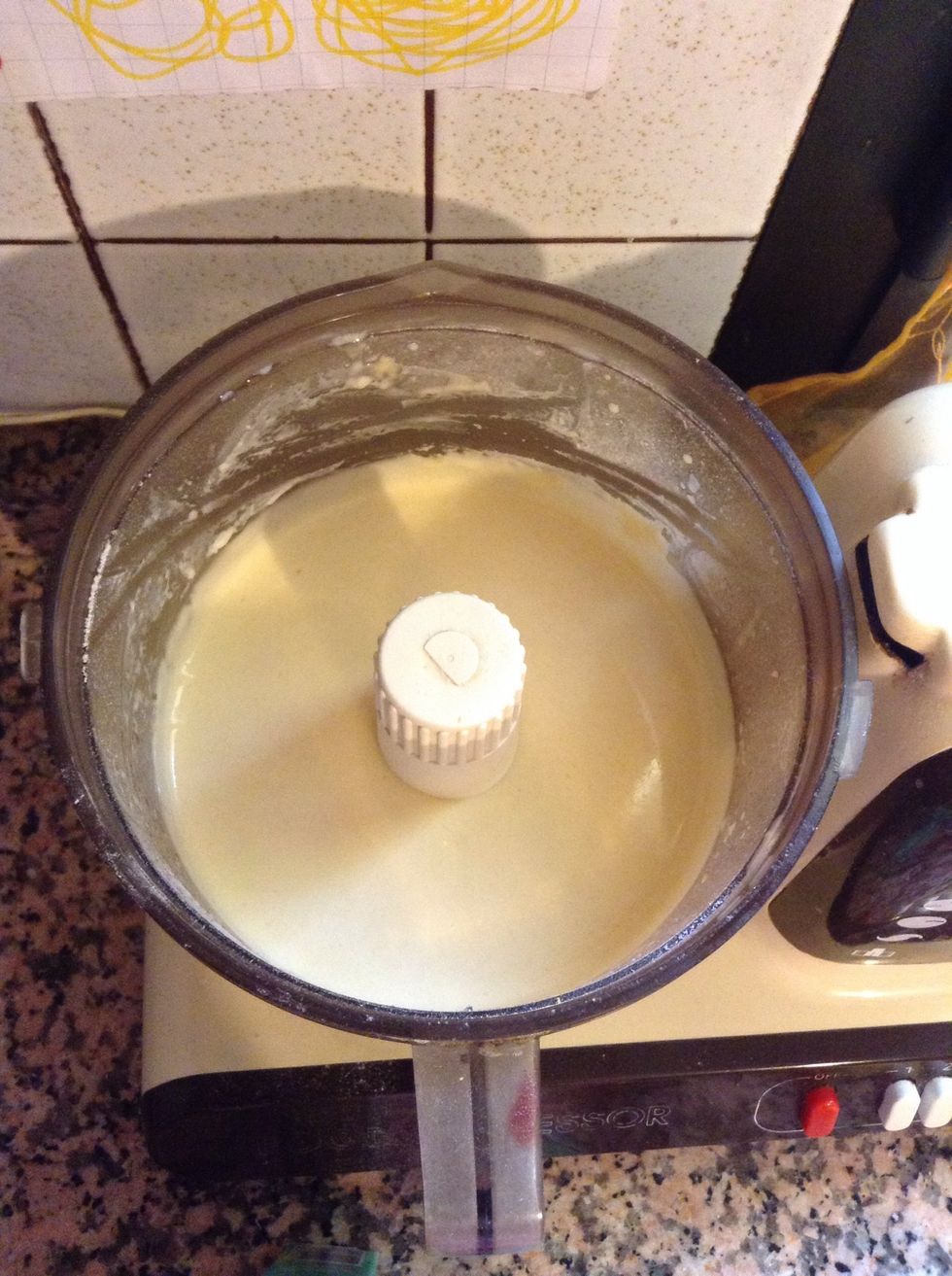 Put all your ingredients (apart from your codettes) in a mixer. Mix them together.