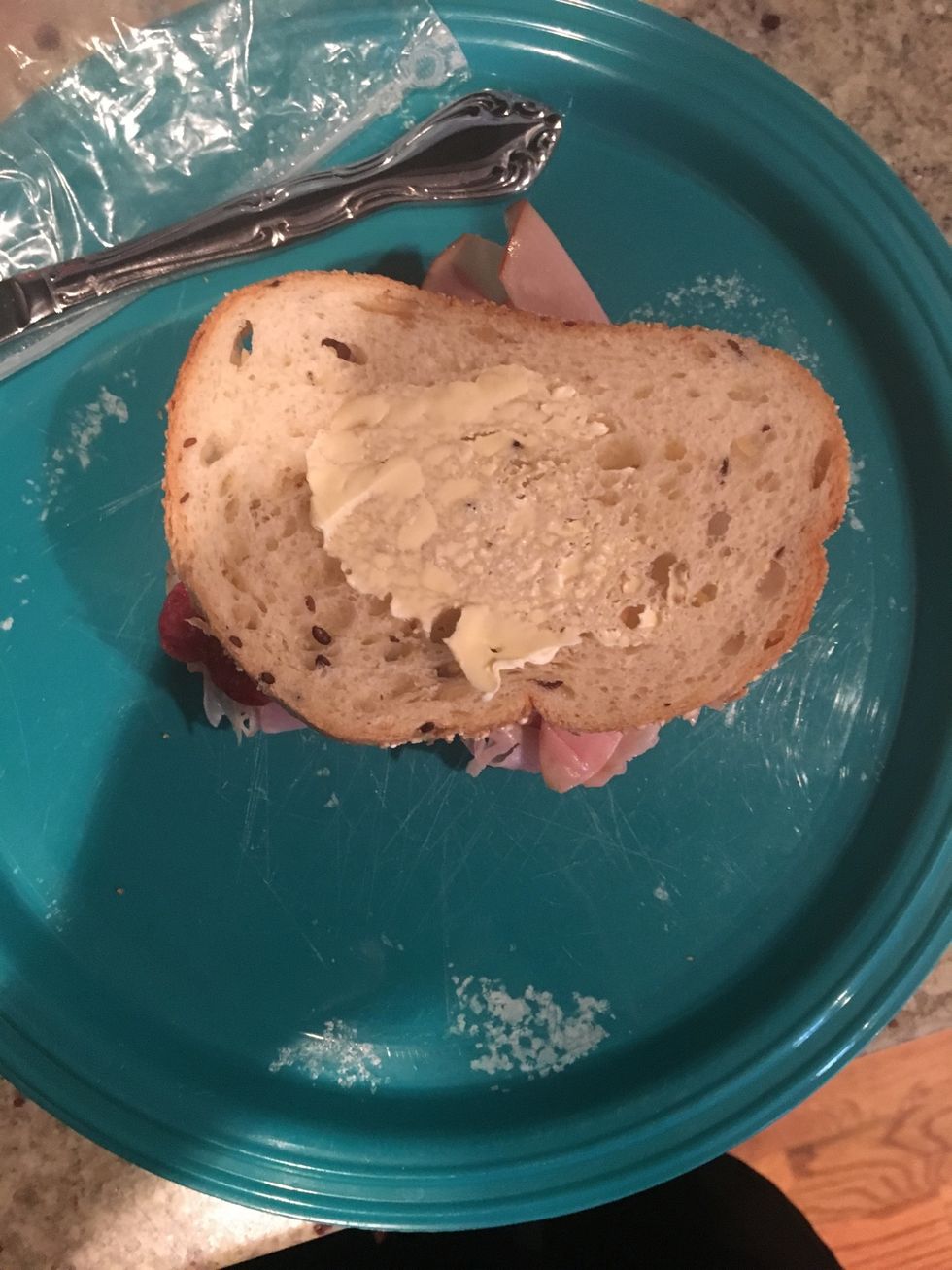 Put bacon on sand which and butter both sides