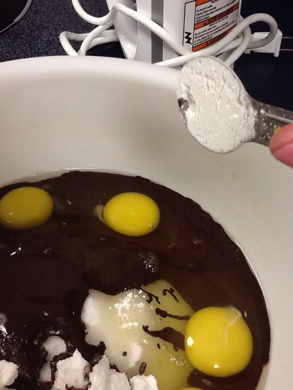 Put baking powder in the bowl.