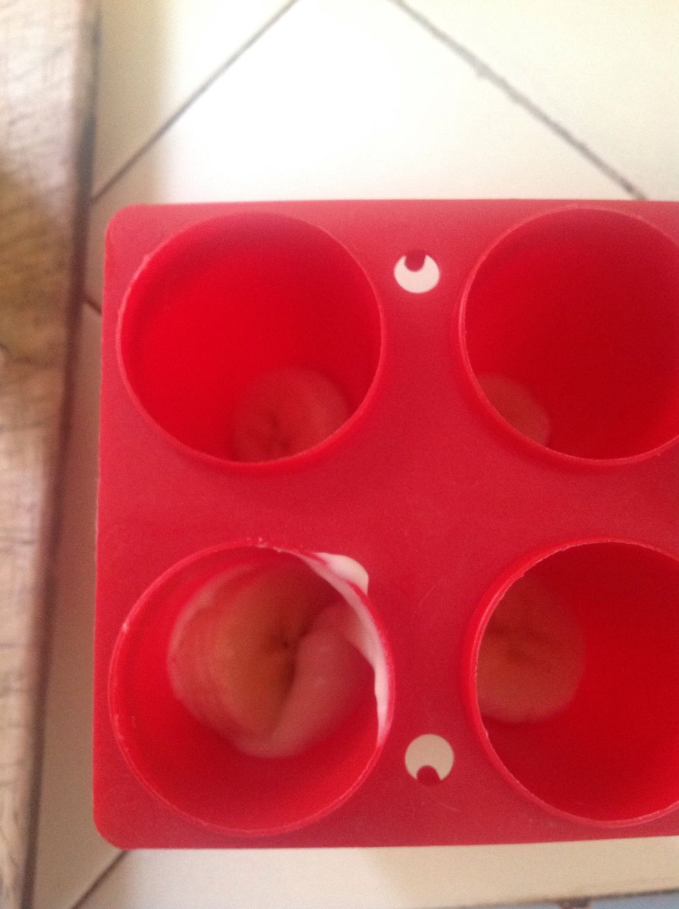 Put banana slices in bottom of molds.
