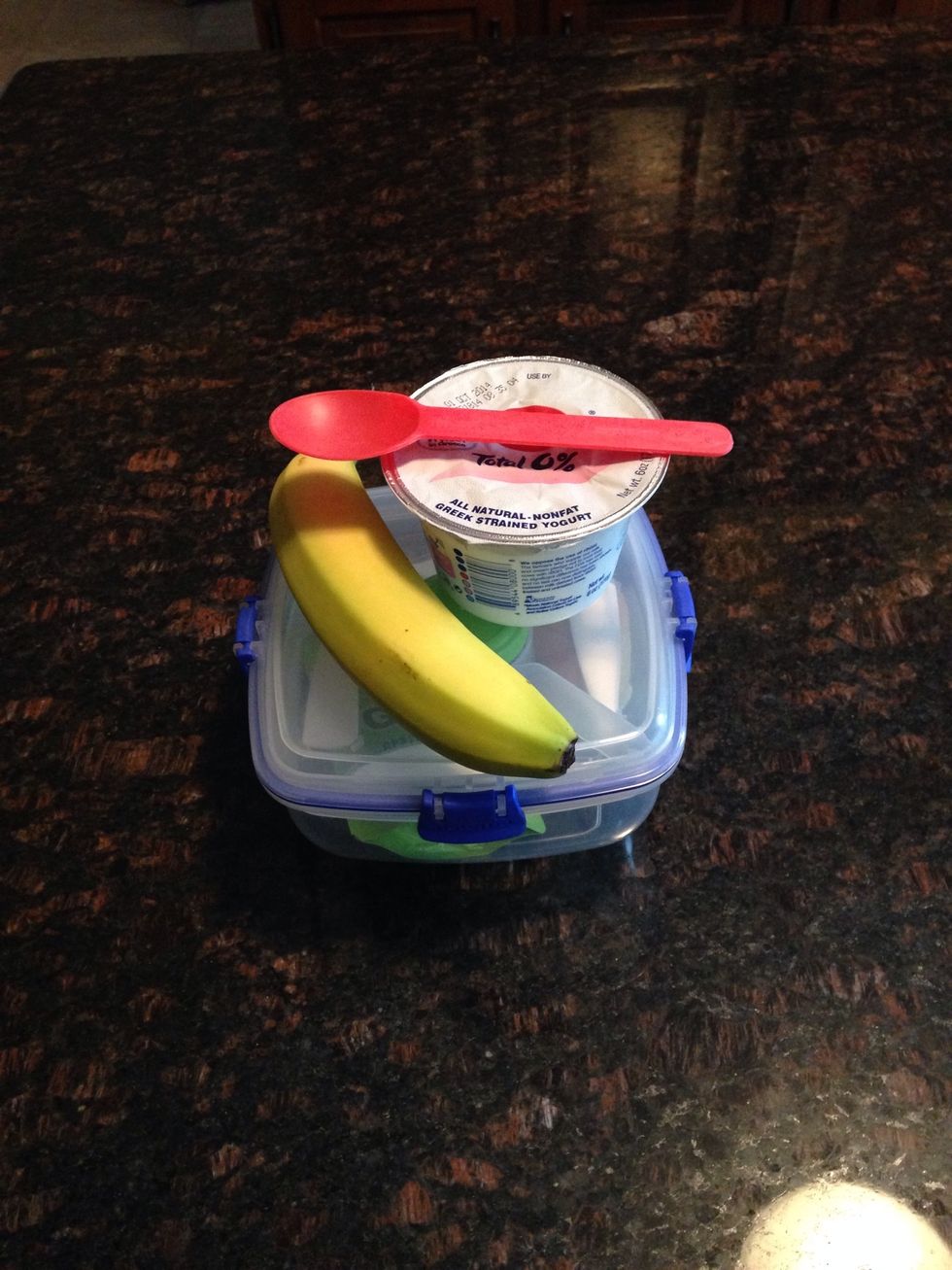 Put banana spoon and you hurt on top of container